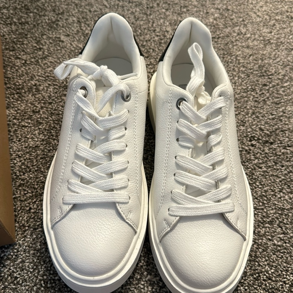 Steve Madden Catcher Sneaker